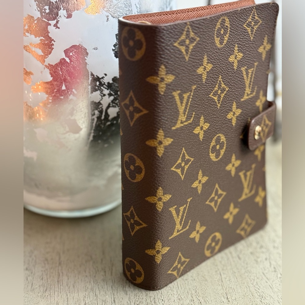 Louis Vuitton Medium Ring Agenda Cover - Picture 4 of 7